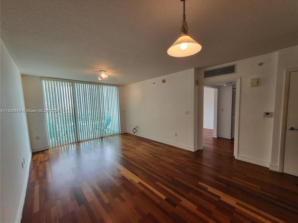 31 SE 5th St 2409, Miami FL 33131