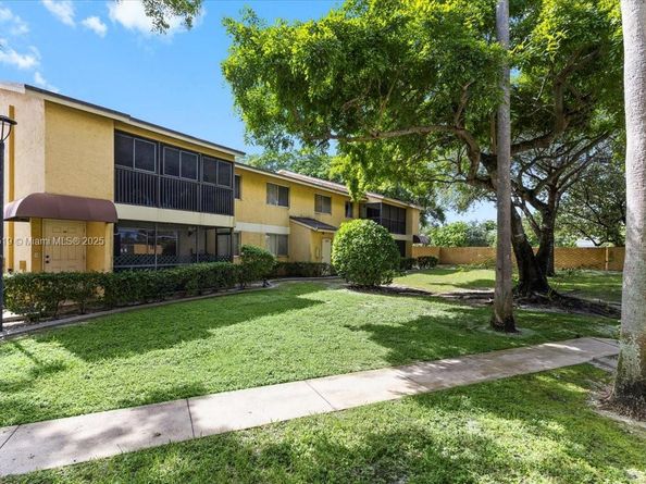 3047 N Oakland Forest Dr 204, Oakland Park FL 33309