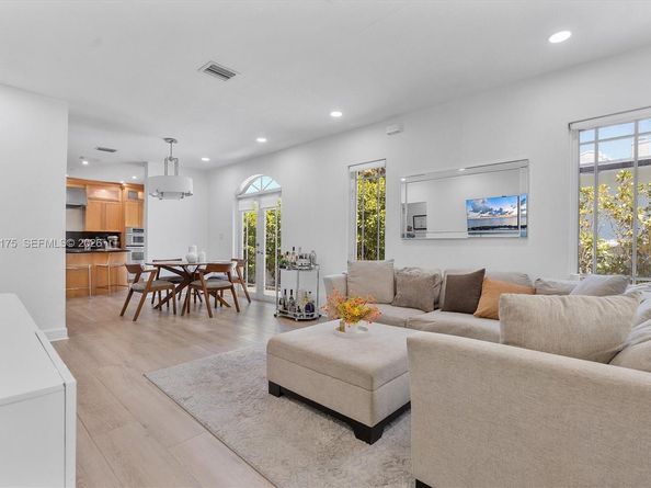 2231 SW 17th St, Miami FL 33145