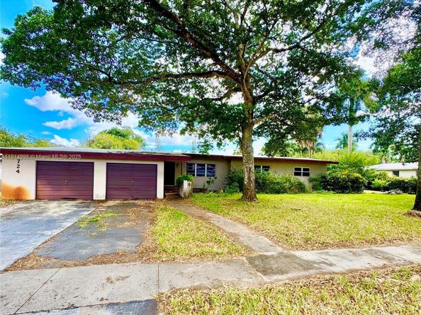 724 Garden Ct, Plantation FL 33317