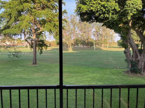 9520 S Hollybrook Lake Dr 205, Pembroke Pines FL 33025