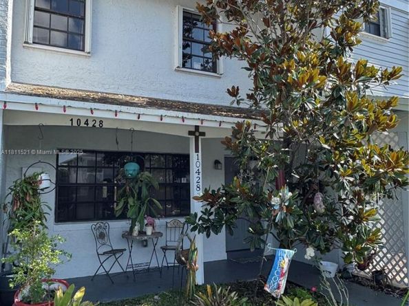 10428 NW 3rd St, Pembroke Pines FL 33026