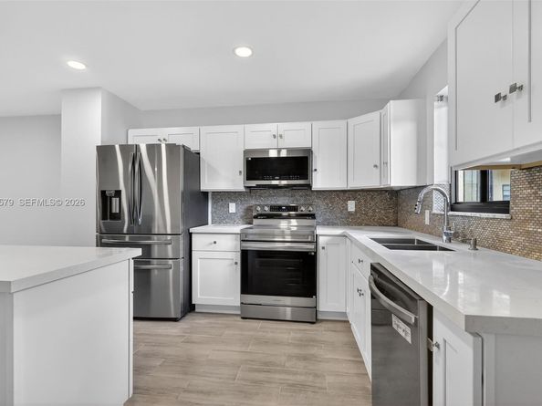 275 Gate Rd 104, Hollywood FL 33024