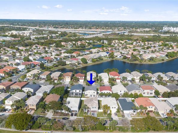 1560 NW 159th Ave, Pembroke Pines FL 33028