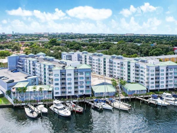 2415 NW 16th St Rd 3031, Miami FL 33125