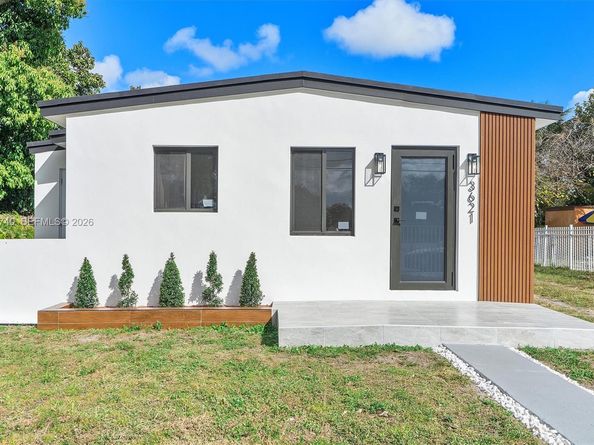 3621 SW 48th Ave, West Park FL 33023