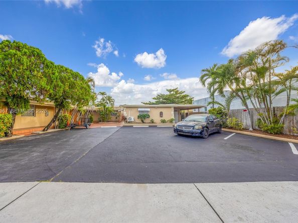 6124 Pembroke Rd, Miramar FL 33023