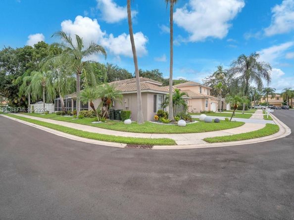 6471 NW 41st Ter, Coconut Creek FL 33073