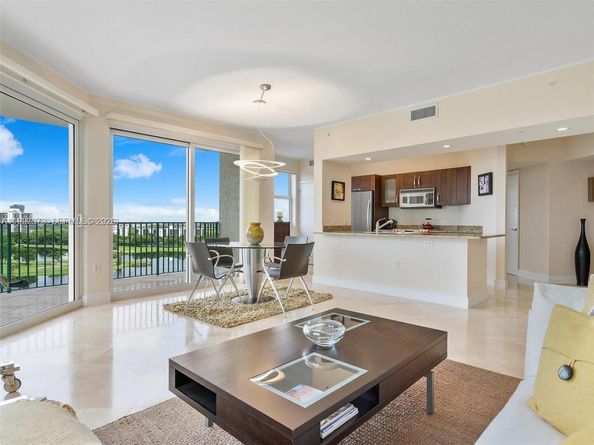 20000 E Country Club Dr 1102, Aventura FL 33180
