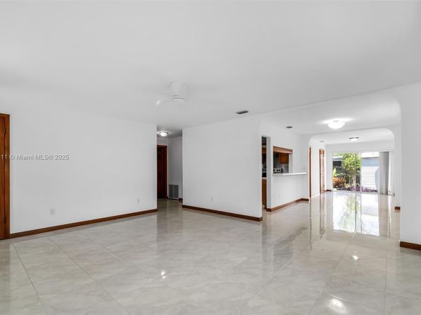 9085 SW 157th St, Palmetto Bay FL 33157