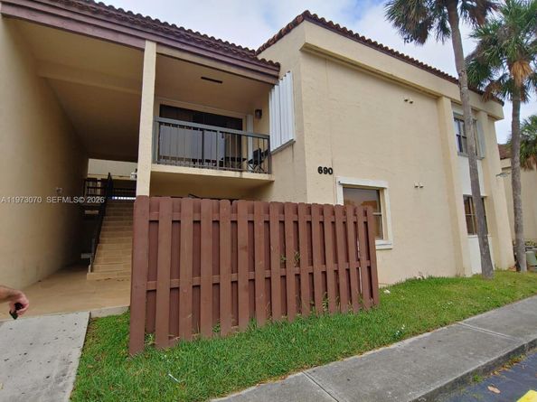 690 W Park Dr 2204, Miami FL 33172