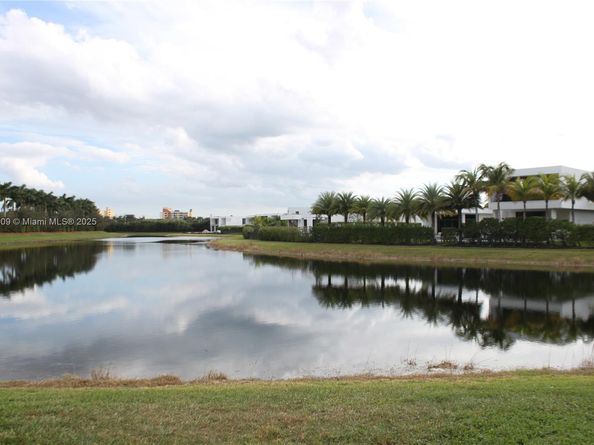 180 Riviera Cir 305, Weston FL 33326