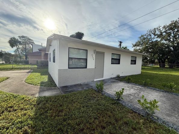 2798 NW 9th Pl, Fort Lauderdale FL 33311