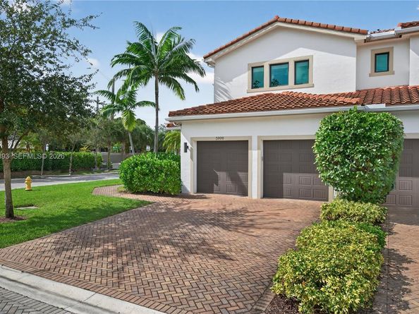 5999 E Brookfield Cir E, Hollywood FL 33312