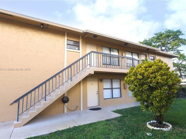 2635 W 67th Pl 1412, Hialeah FL 33016