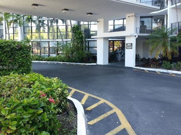 800 Parkview Dr 416, Hallandale Beach FL 33009