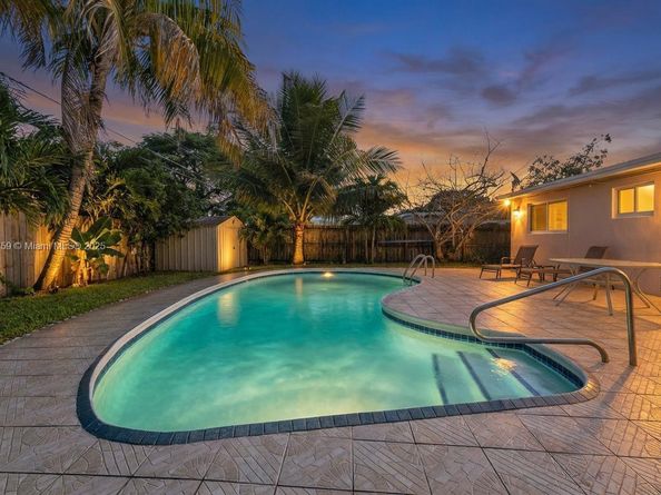 371 NE 42nd Ct, Oakland Park FL 33334