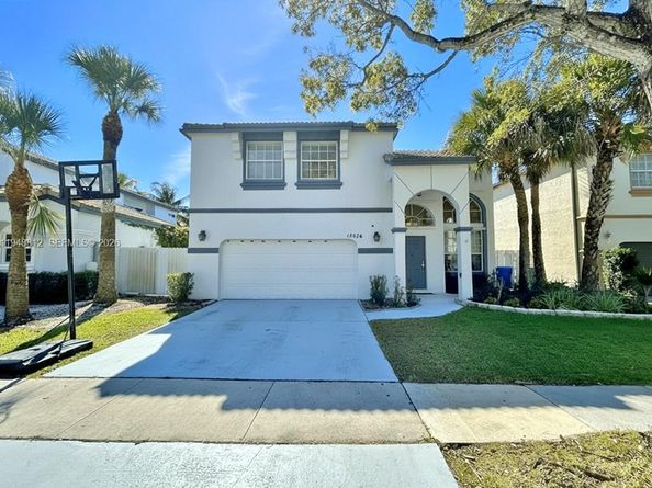 15826 NW 11th St, Pembroke Pines FL 33028