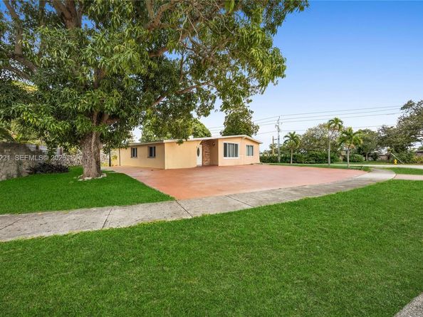 3920 SW 32nd Ave, West Park FL 33023