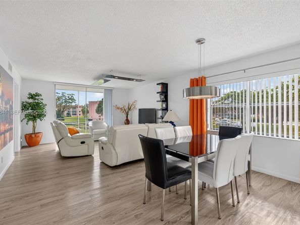 9481 Sunrise Lakes Blvd 210, Sunrise FL 33322