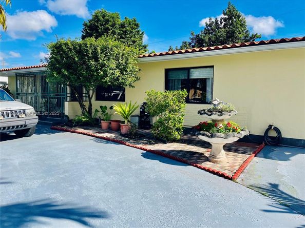 4635 SW 95th Ave, Miami FL 33165