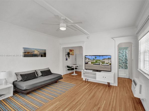 717 Espanola Way 204, Miami Beach FL 33139