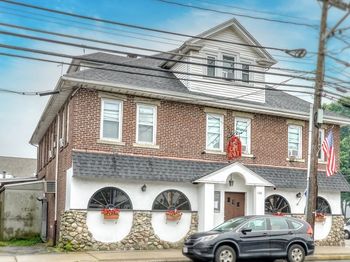 1086-1088 Washington St