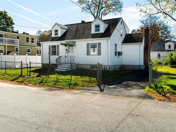 6 Kendal Dr, Woburn MA 01801