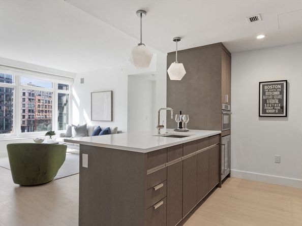 100 Lovejoy Wharf 11N, Boston MA 02114