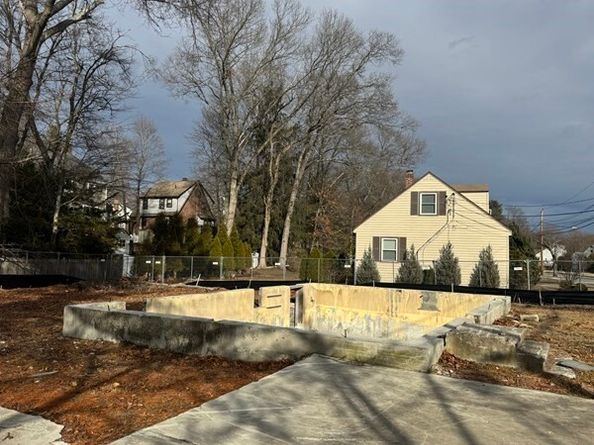 52 Elinor Rd, Newton MA 02461