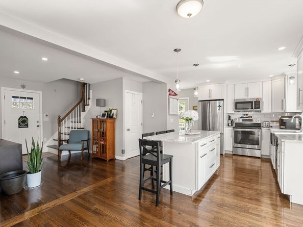 38 Overlook Rd, Waltham MA 02451