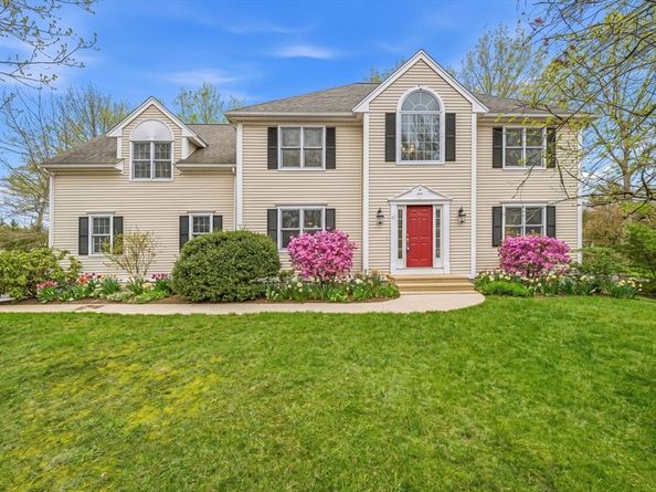 11 Little Tree Rd, Medway MA 02053