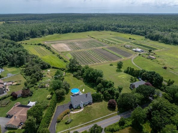 191 Acushnet Rd, Mattapoisett MA 02739