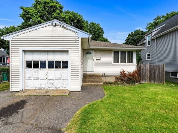 11 Pennybrook Rd, Lynn MA 01905