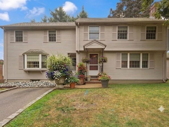 173 Vine Rock St, Dedham MA 02026