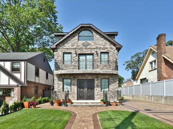 86-22 Somerset Street, Jamaica Estates NY 11432