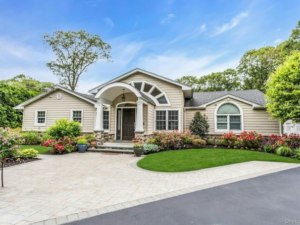 21 Buttonwood Drive, Dix Hills NY 11746