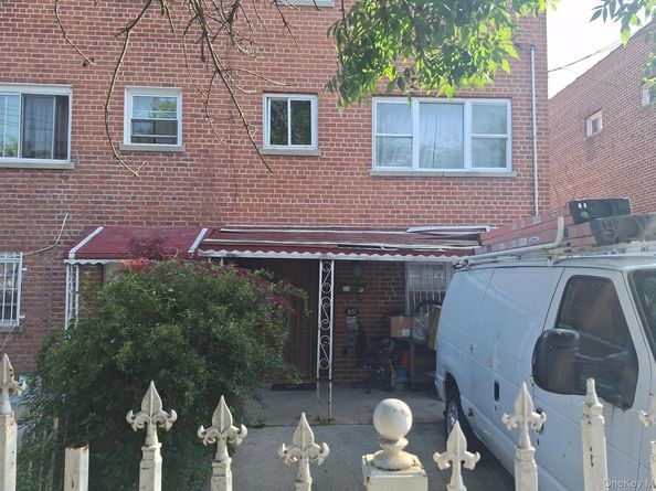 1037 E 219th Street, Bronx NY 10469