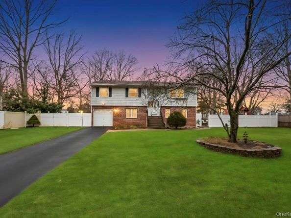 542 Freeman Avenue, Brentwood NY 11717