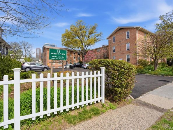 25 Trinity Place 2k, New Rochelle NY 10805