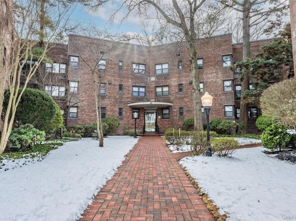 50 Brompton Road 2H, Great Neck NY 11021