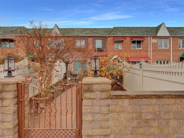 60-23 77th Place, Middle Village NY 11379