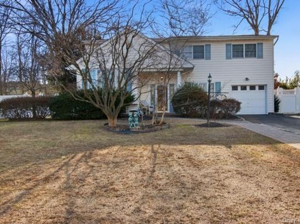 111 Schneider Lane, Hauppauge NY 11788
