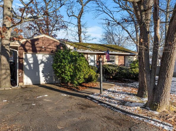 9 W 8th Street, Ronkonkoma NY 11779