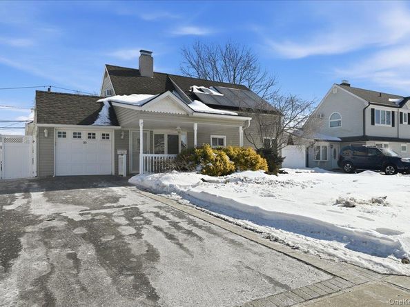29 Disc Lane, Wantagh NY 11793