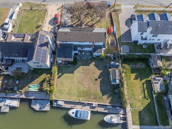 7 Fairlawn Court, Shirley NY 11967