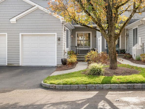 19 Club Court, Pleasantville NY 10570