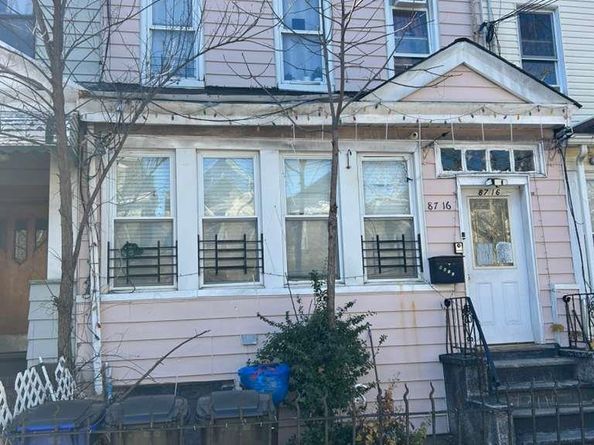 8716 104th Street, Richmond Hill NY 11418