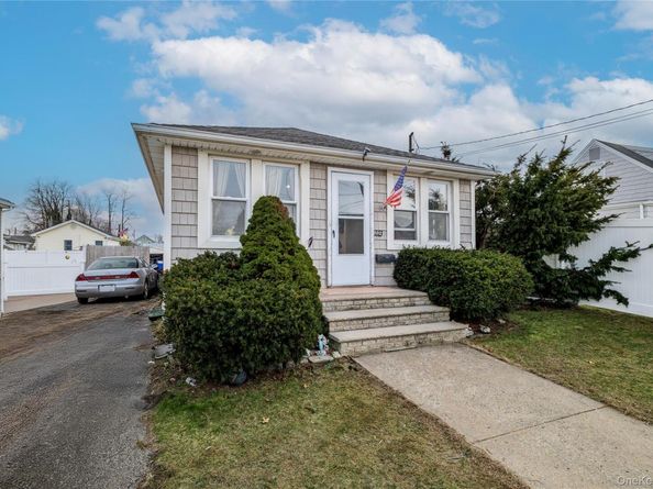 882 Ocean Street, Baldwin Harbor NY 11510