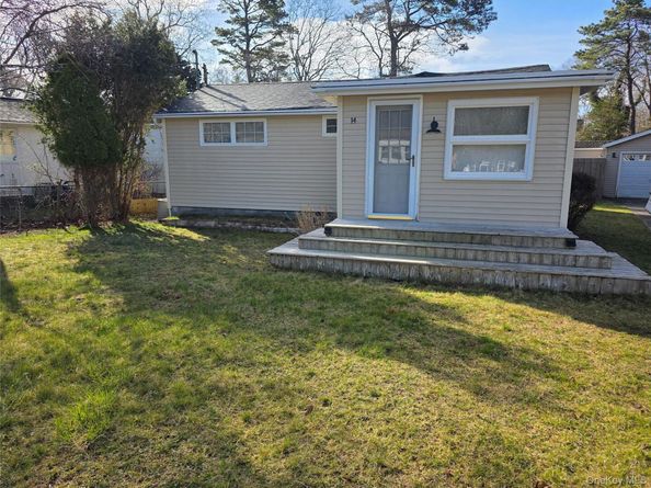 14 Lincoln Road, Hampton Bays NY 11946